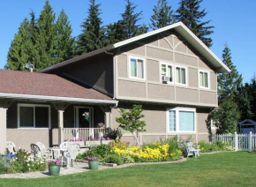 Отель Alpenrose Revelstoke Bed & Breakfast, Ревелсток